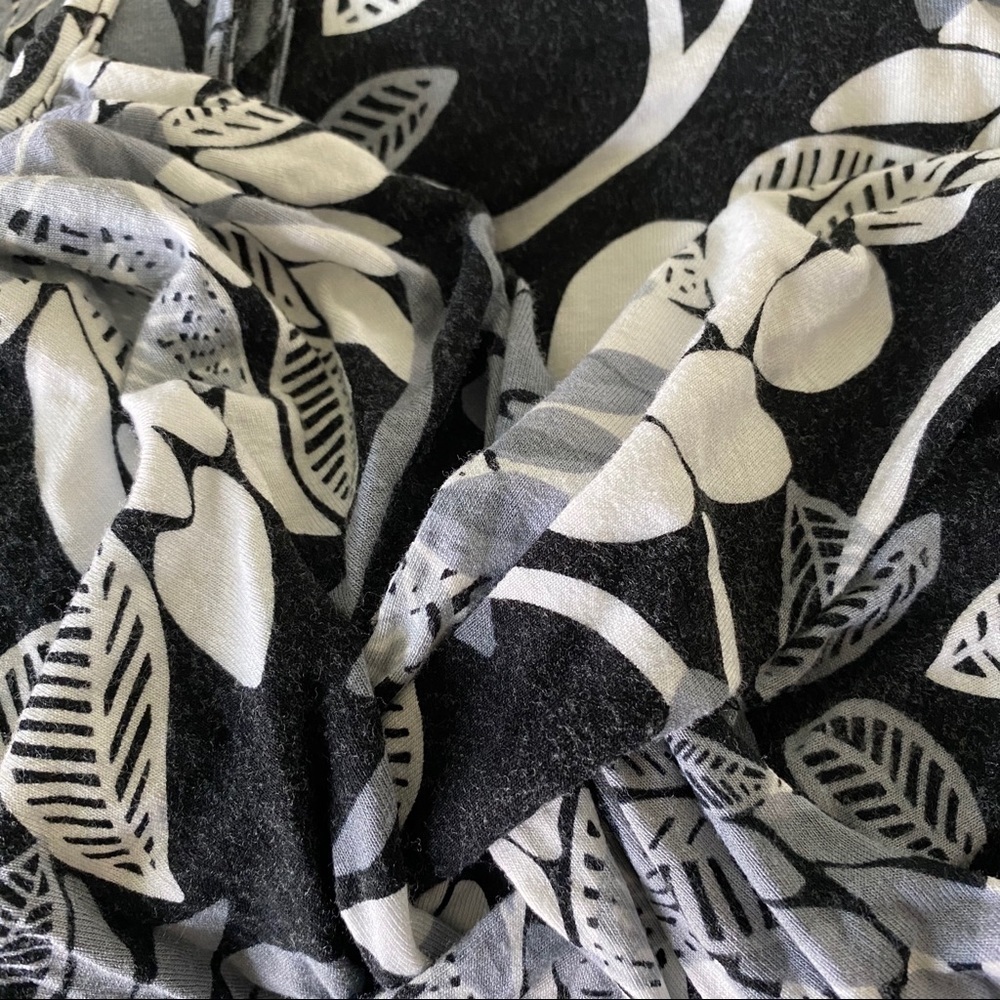 New York and Company Grey Floral Maxi Dress - Picture 4 of 7